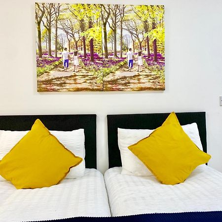 London Studio Apartments, Private Bathroom, Kitchenette, Parking, Np2 Exterior photo