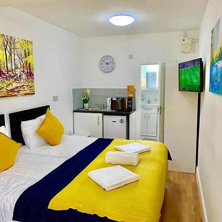 London Studio Apartments, Private Bathroom, Kitchenette, Parking, Np2 Exterior photo