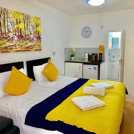 London Studio Apartments, Private Bathroom, Kitchenette, Parking, Np2 Exterior photo