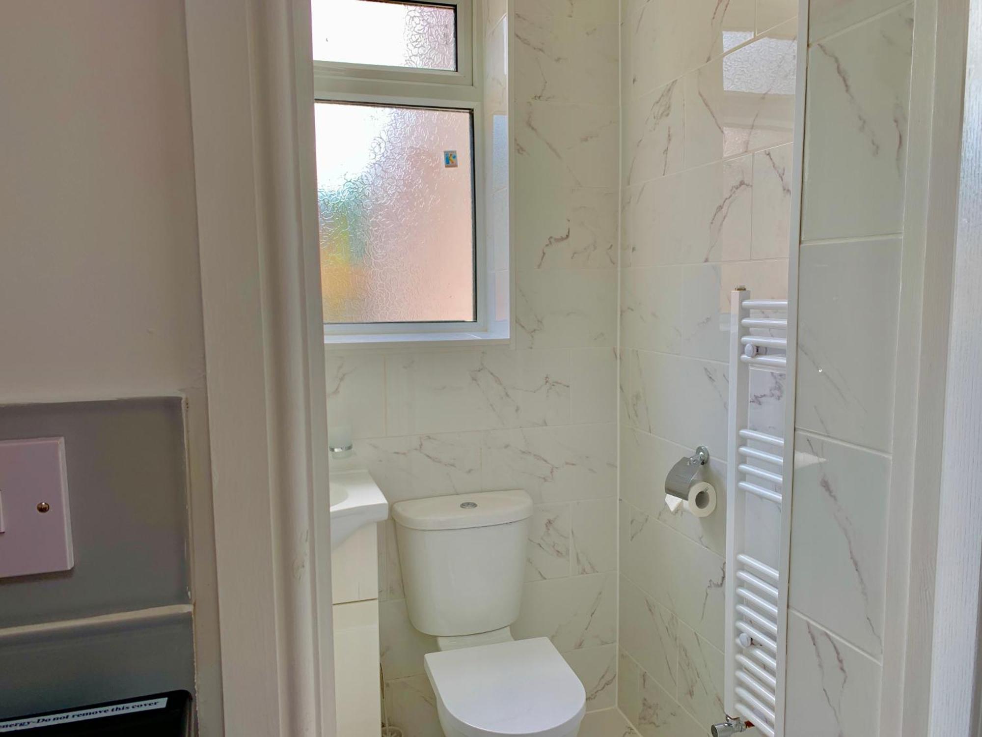 London Studio Apartments, Private Bathroom, Kitchenette, Parking, Np2 Exterior photo