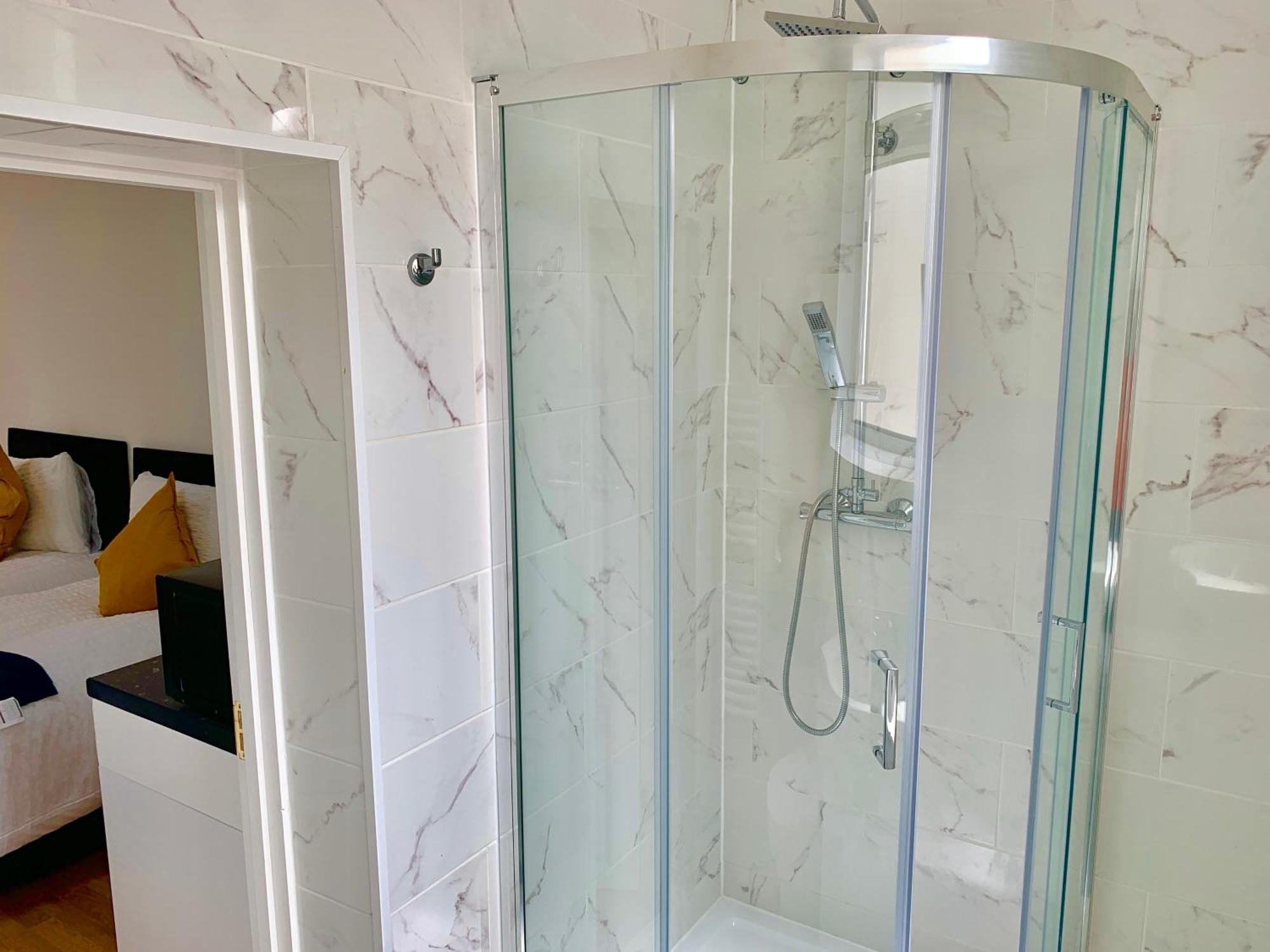 London Studio Apartments, Private Bathroom, Kitchenette, Parking, Np2 Exterior photo