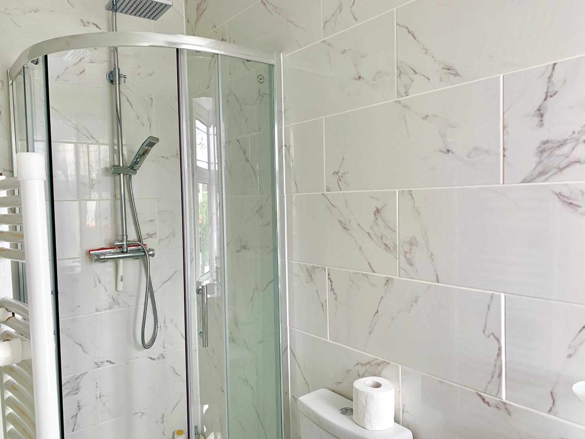 London Studio Apartments, Private Bathroom, Kitchenette, Parking, Np2 Exterior photo