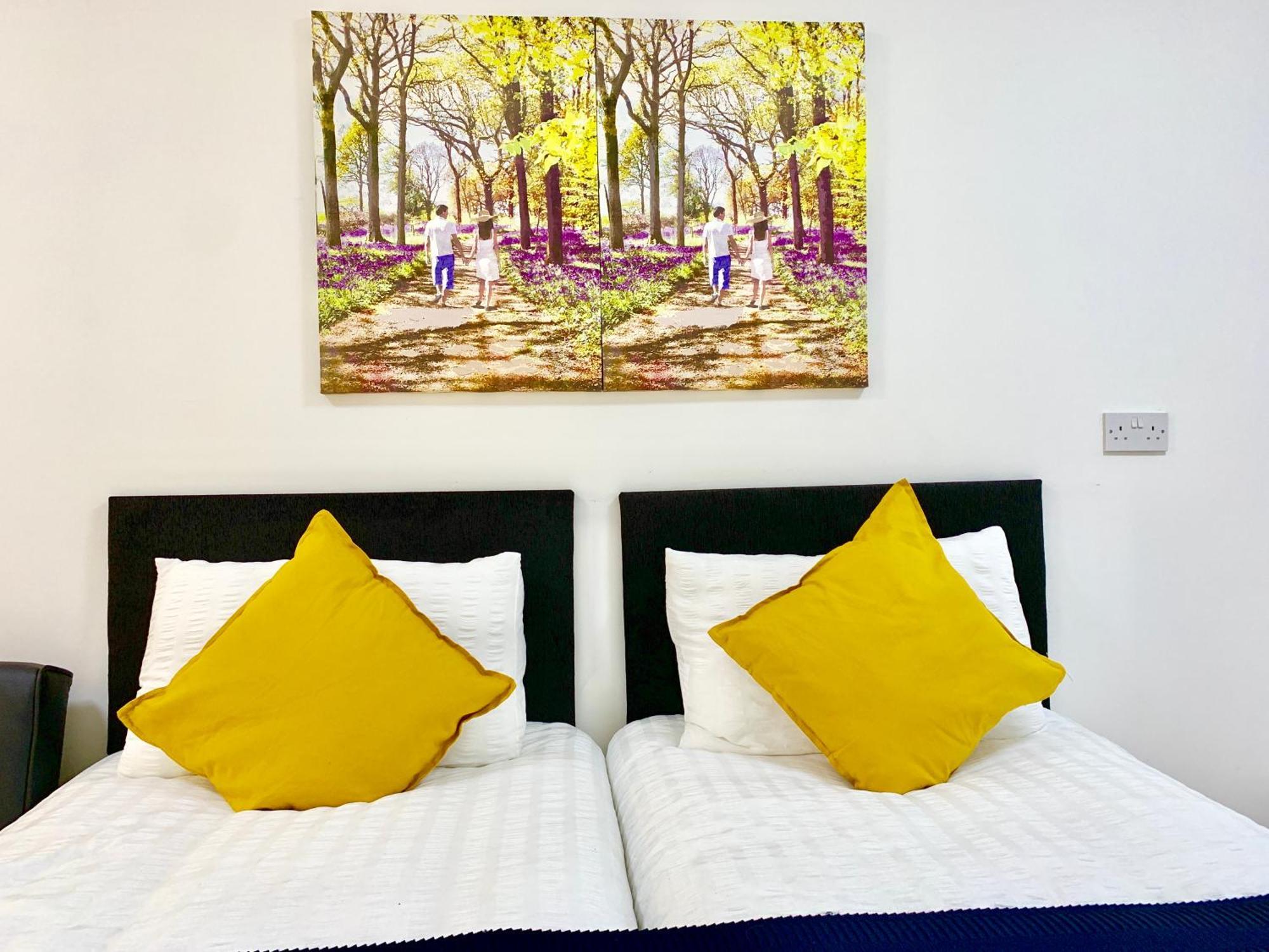 London Studio Apartments, Private Bathroom, Kitchenette, Parking, Np2 Exterior photo