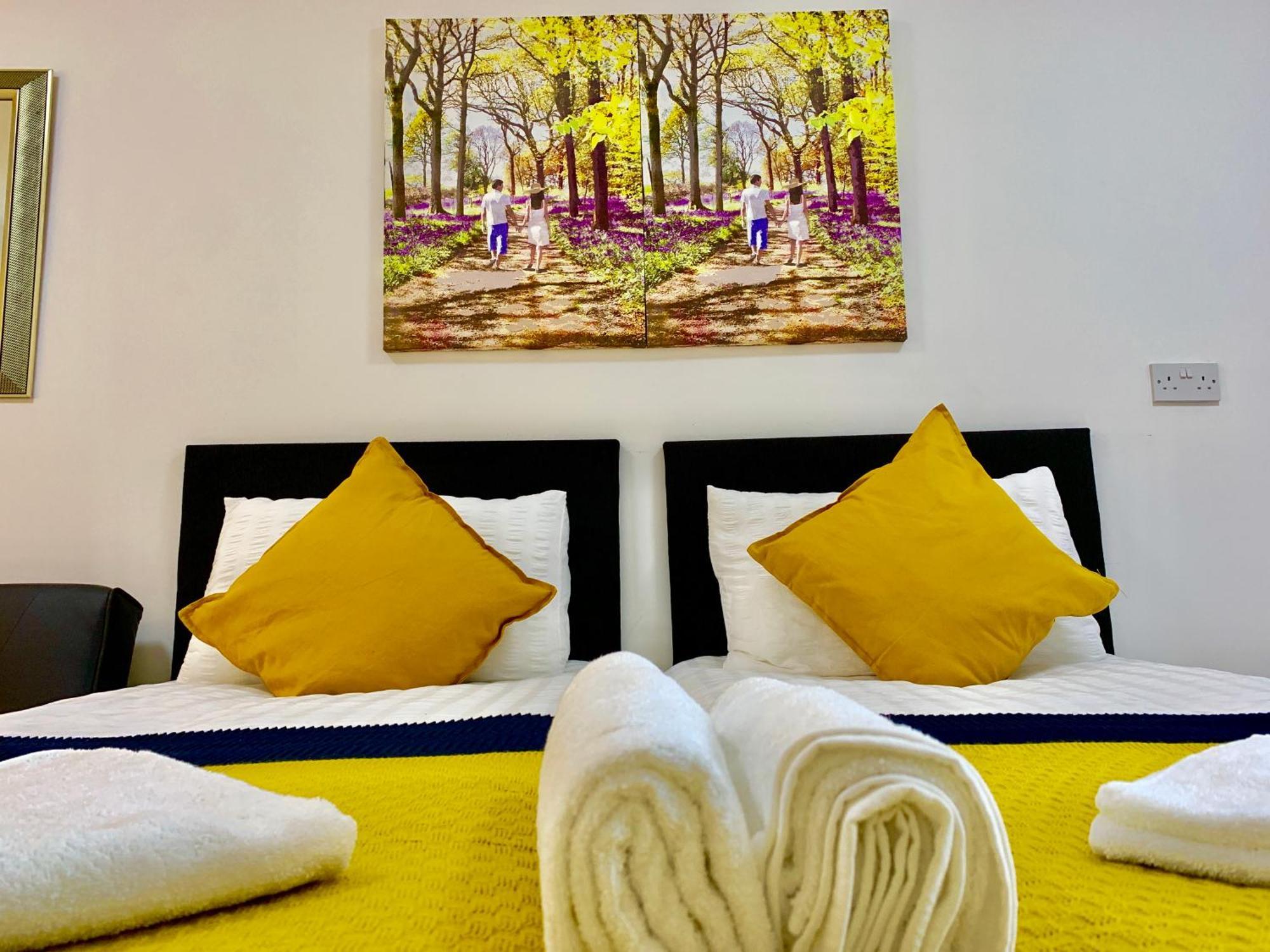 London Studio Apartments, Private Bathroom, Kitchenette, Parking, Np2 Exterior photo