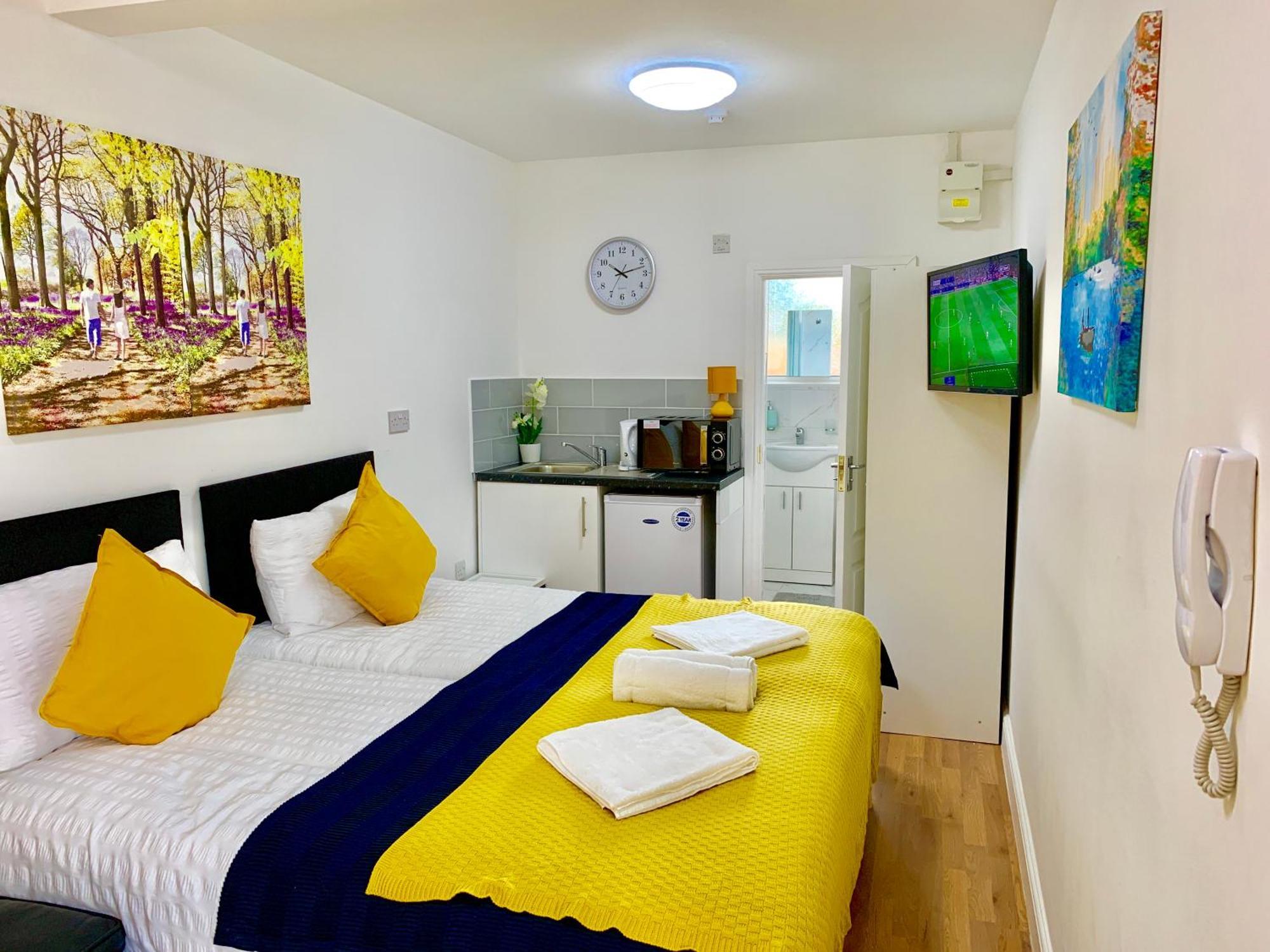 London Studio Apartments, Private Bathroom, Kitchenette, Parking, Np2 Exterior photo