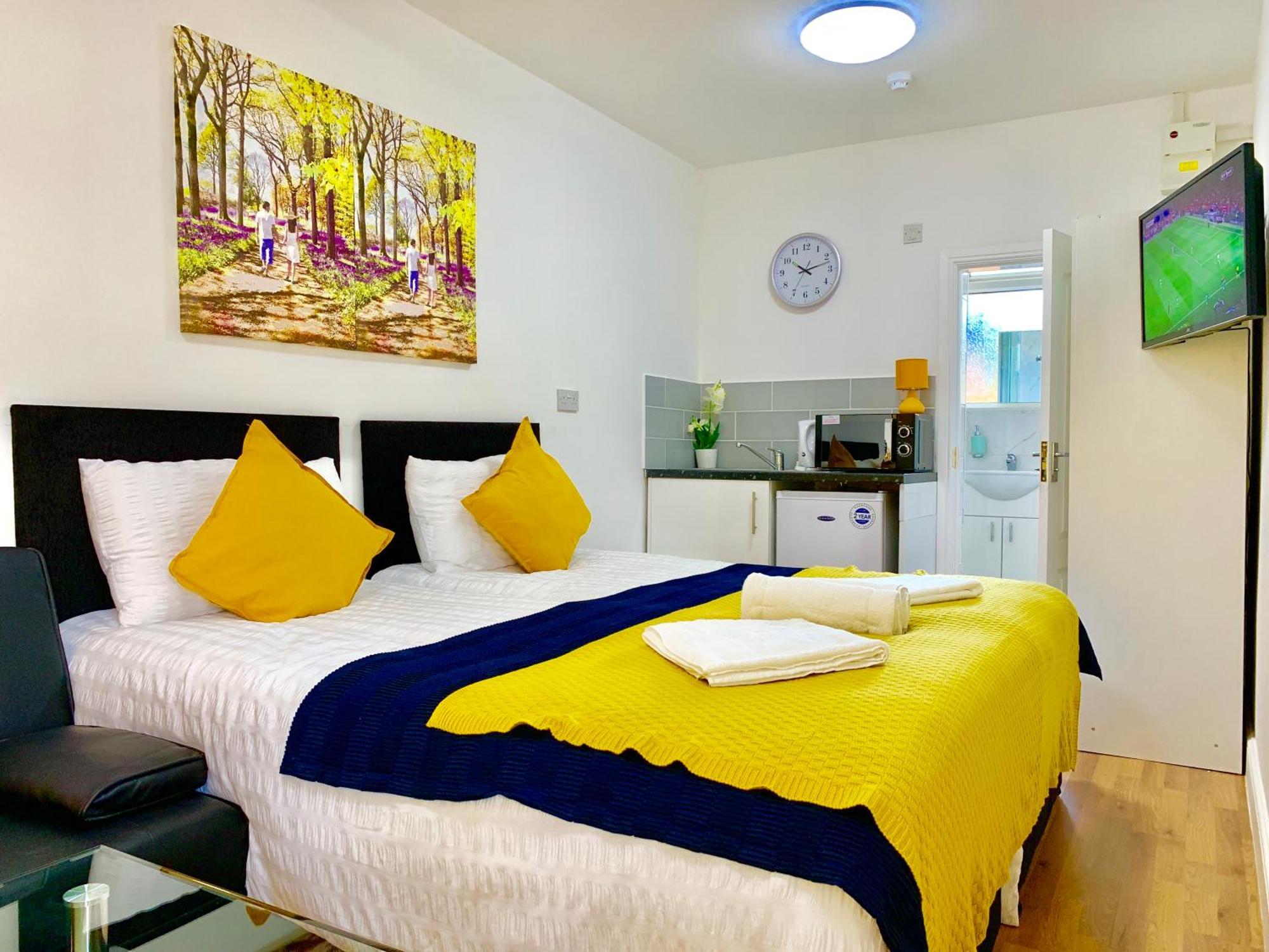 London Studio Apartments, Private Bathroom, Kitchenette, Parking, Np2 Exterior photo