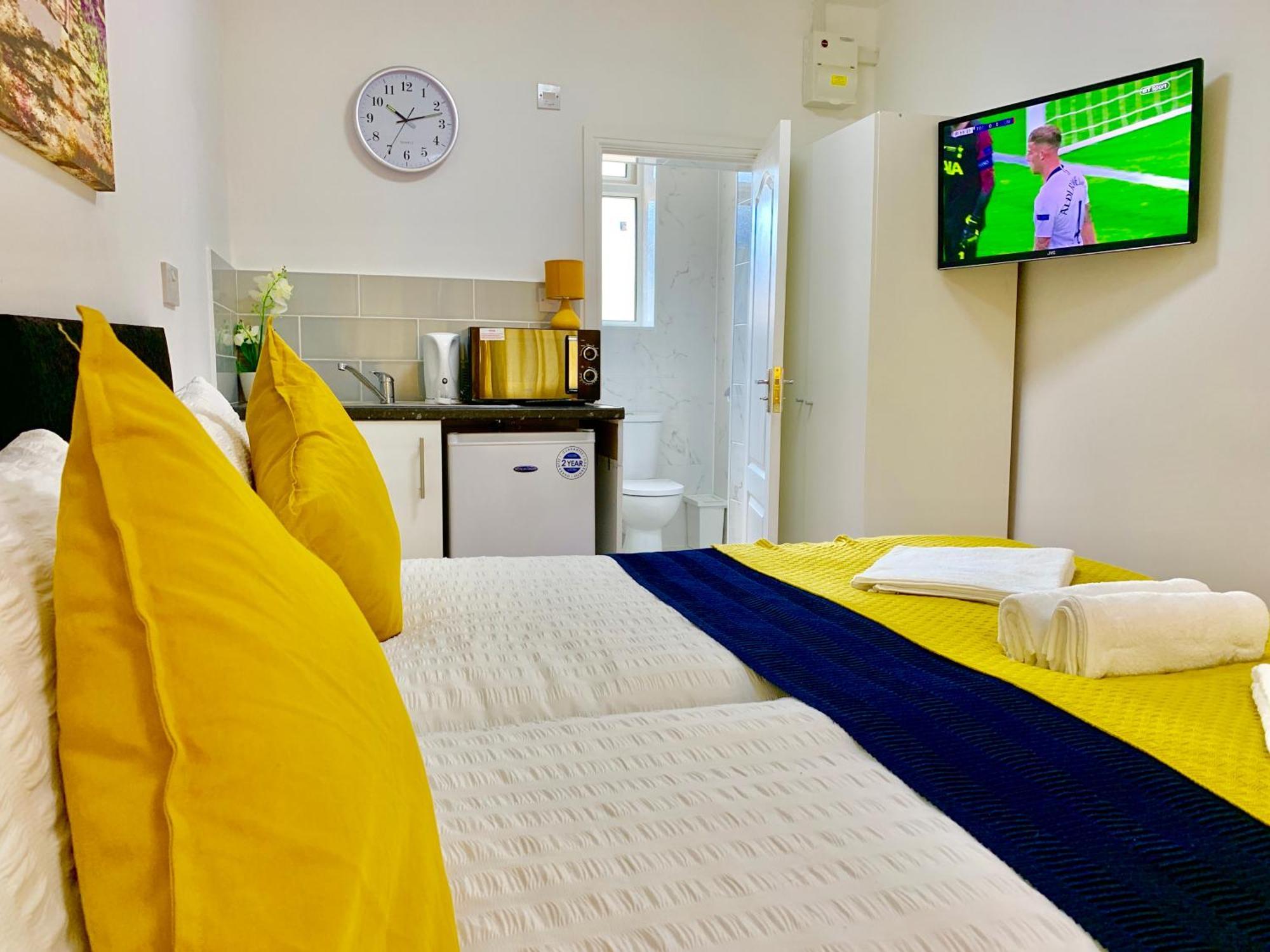 London Studio Apartments, Private Bathroom, Kitchenette, Parking, Np2 Exterior photo