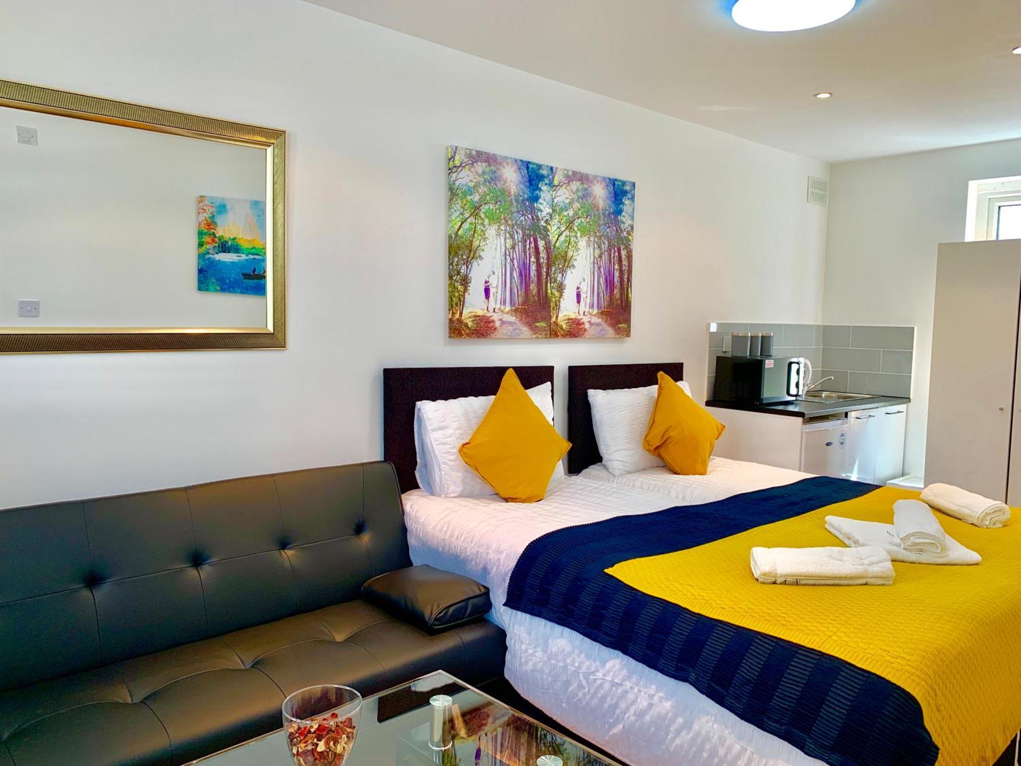 London Studio Apartments, Private Bathroom, Kitchenette, Parking, Np2 Exterior photo
