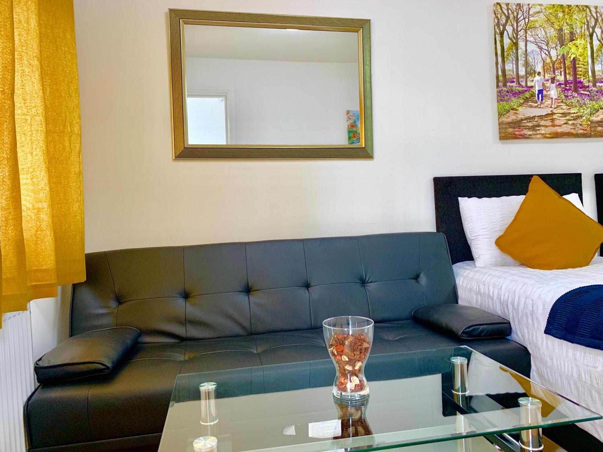 London Studio Apartments, Private Bathroom, Kitchenette, Parking, Np2 Exterior photo