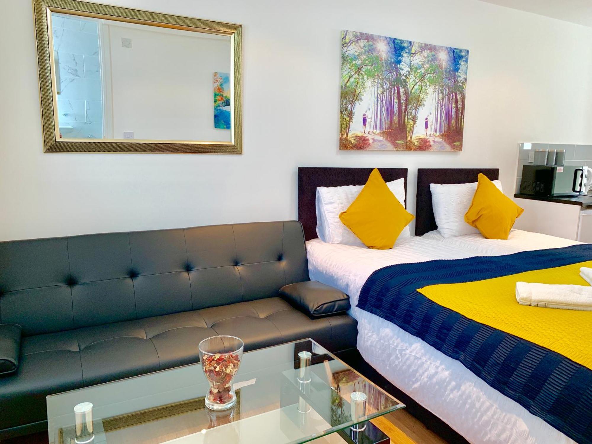 London Studio Apartments, Private Bathroom, Kitchenette, Parking, Np2 Exterior photo